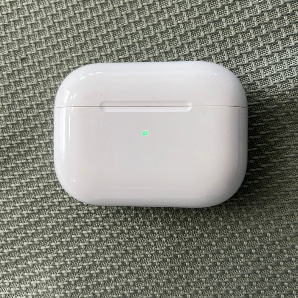 Original Airpods Pro charger case